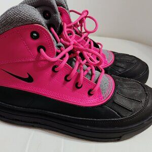 Nike Woodside ACG youth boots in pink /black